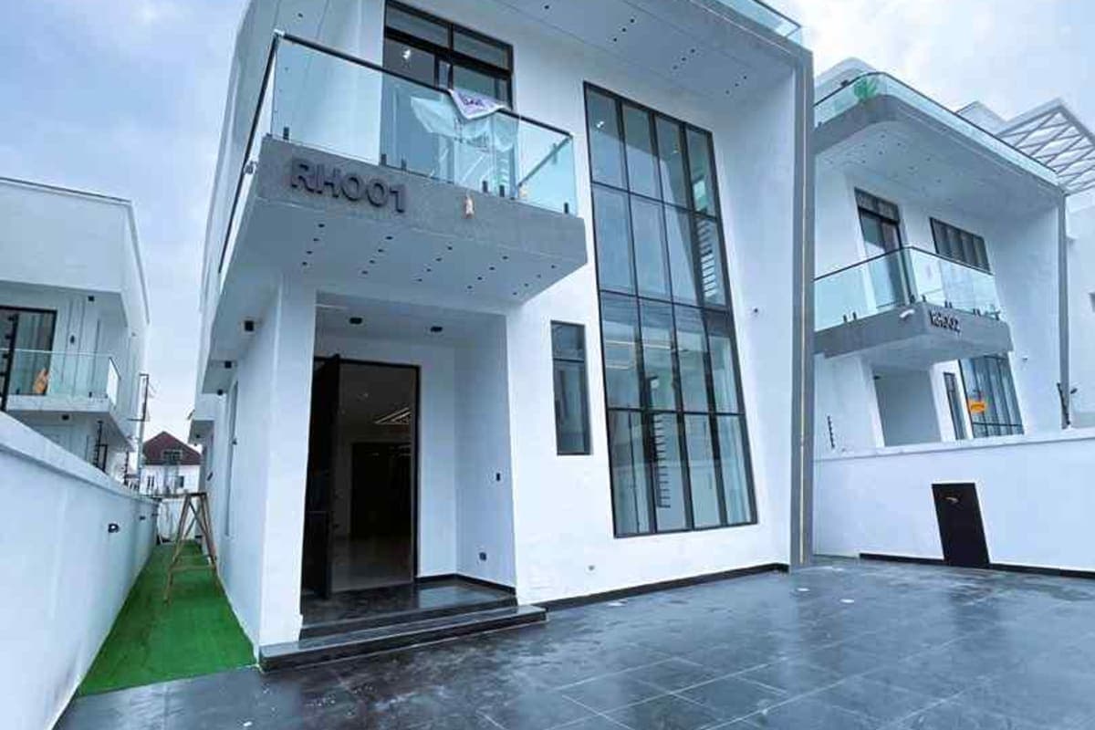 Serious Buyers Only: Exquisite 5 Bedroom Detached Duplex with Swimming Pool for Sale in Chevron, Lekki | ₦500M | Governor's Consent With Building Approval